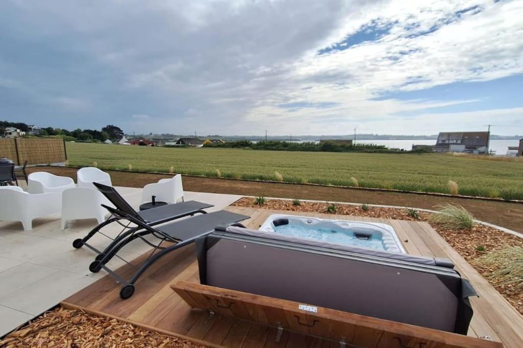 Villa Neuve Pour 6 Personnes Avec Spa Carantec Exterior foto